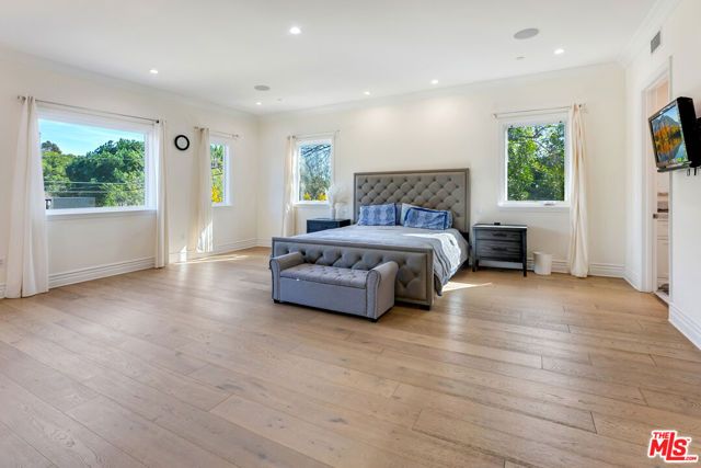 391 S Saltair Avenue, Los Angeles, CA 90049