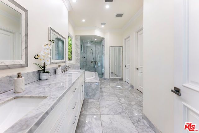 391 S Saltair Avenue, Los Angeles, CA 90049