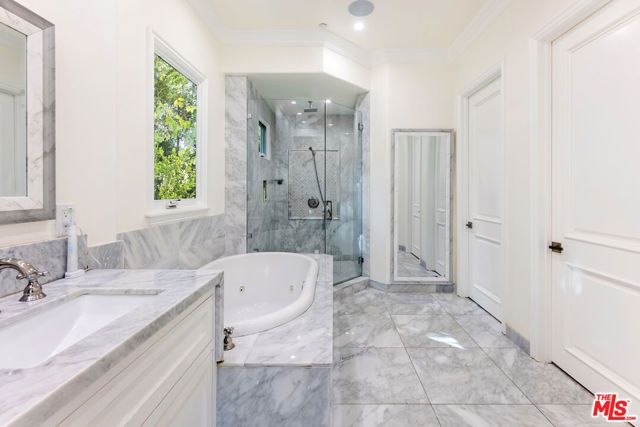 391 S Saltair Avenue, Los Angeles, CA 90049