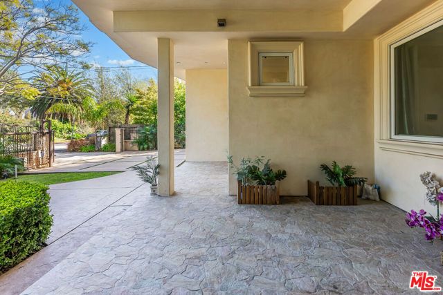 391 S Saltair Avenue, Los Angeles, CA 90049