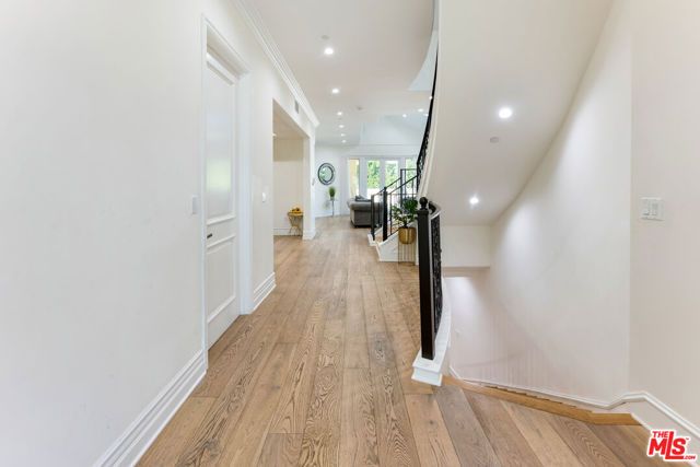 391 S Saltair Avenue, Los Angeles, CA 90049