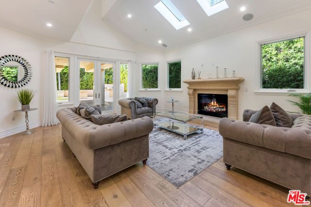 391 S Saltair Avenue, Los Angeles, CA 90049