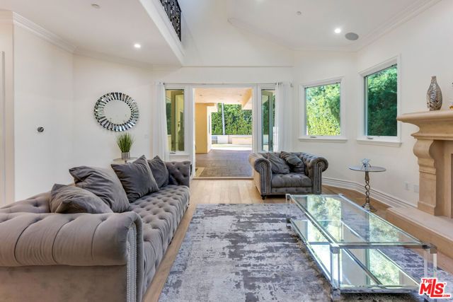 391 S Saltair Avenue, Los Angeles, CA 90049