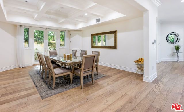 391 S Saltair Avenue, Los Angeles, CA 90049