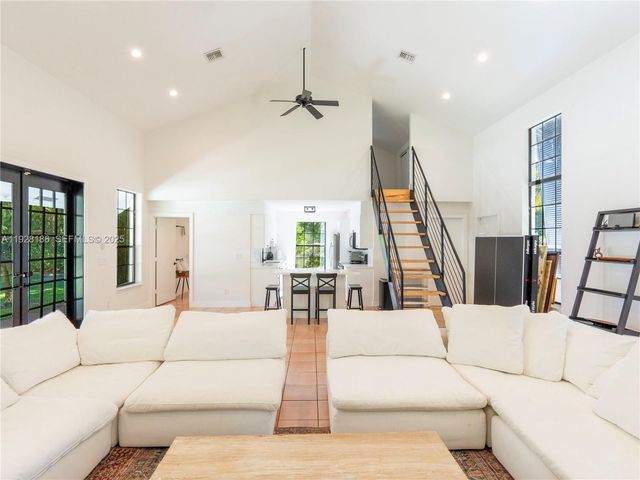 317 Bayberry Dr, Plantation, FL 33317