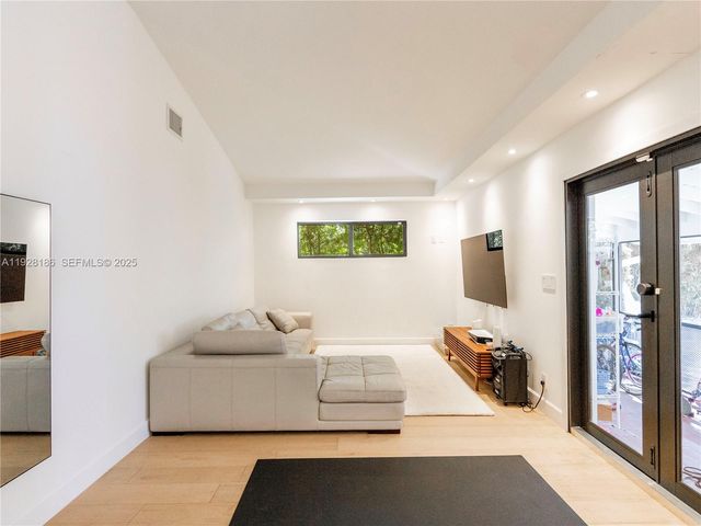 317 Bayberry Dr, Plantation, FL 33317