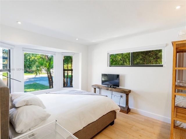 317 Bayberry Dr, Plantation, FL 33317