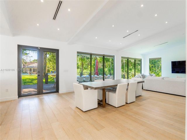 317 Bayberry Dr, Plantation, FL 33317