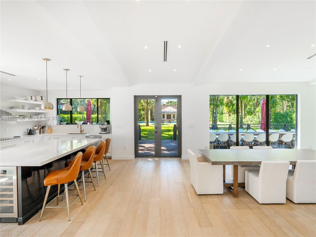 317 Bayberry Dr, Plantation, FL 33317