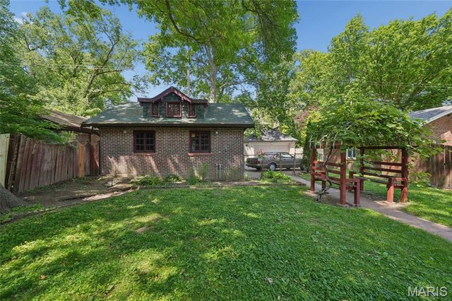 7051 Waterman Avenue, University City, MO 63130