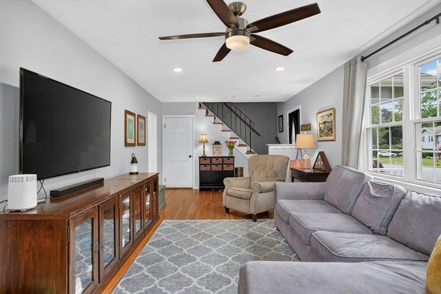 18 Hart St, Burlington, MA 01803