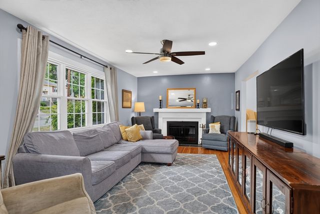 18 Hart St, Burlington, MA 01803