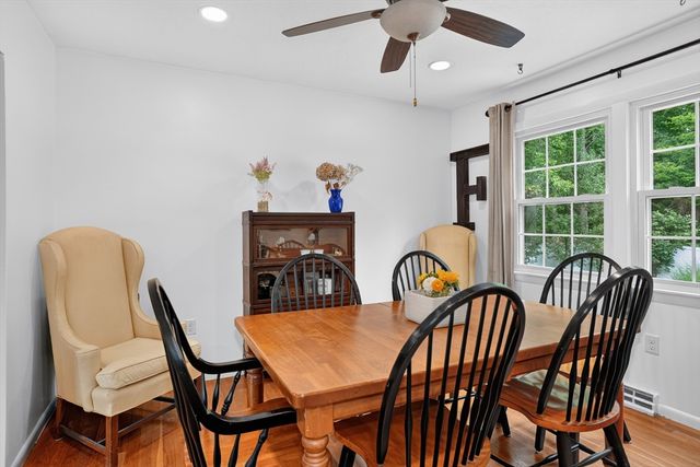 18 Hart St, Burlington, MA 01803