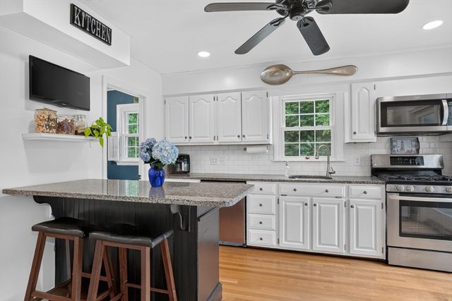 18 Hart St, Burlington, MA 01803