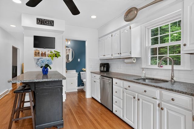 18 Hart St, Burlington, MA 01803