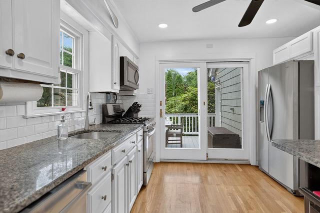 18 Hart St, Burlington, MA 01803