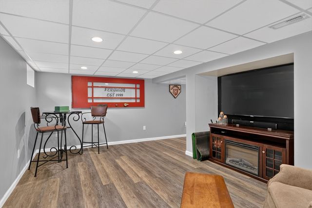18 Hart St, Burlington, MA 01803