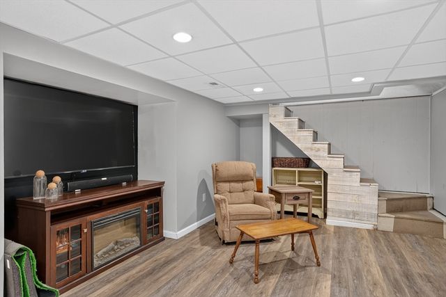 18 Hart St, Burlington, MA 01803