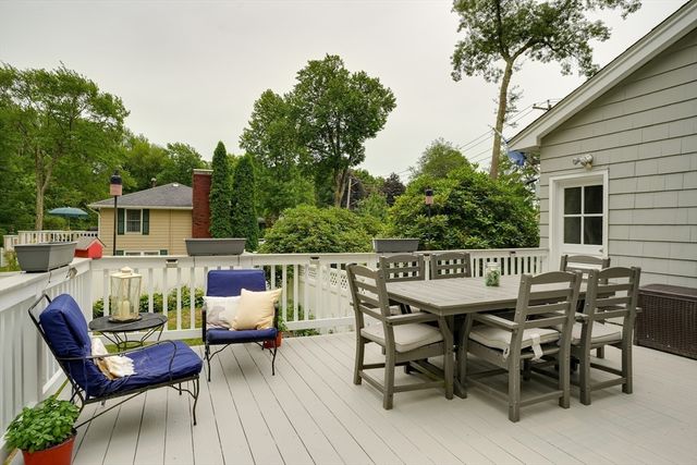18 Hart St, Burlington, MA 01803