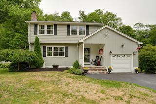 18 Hart St, Burlington, MA 01803