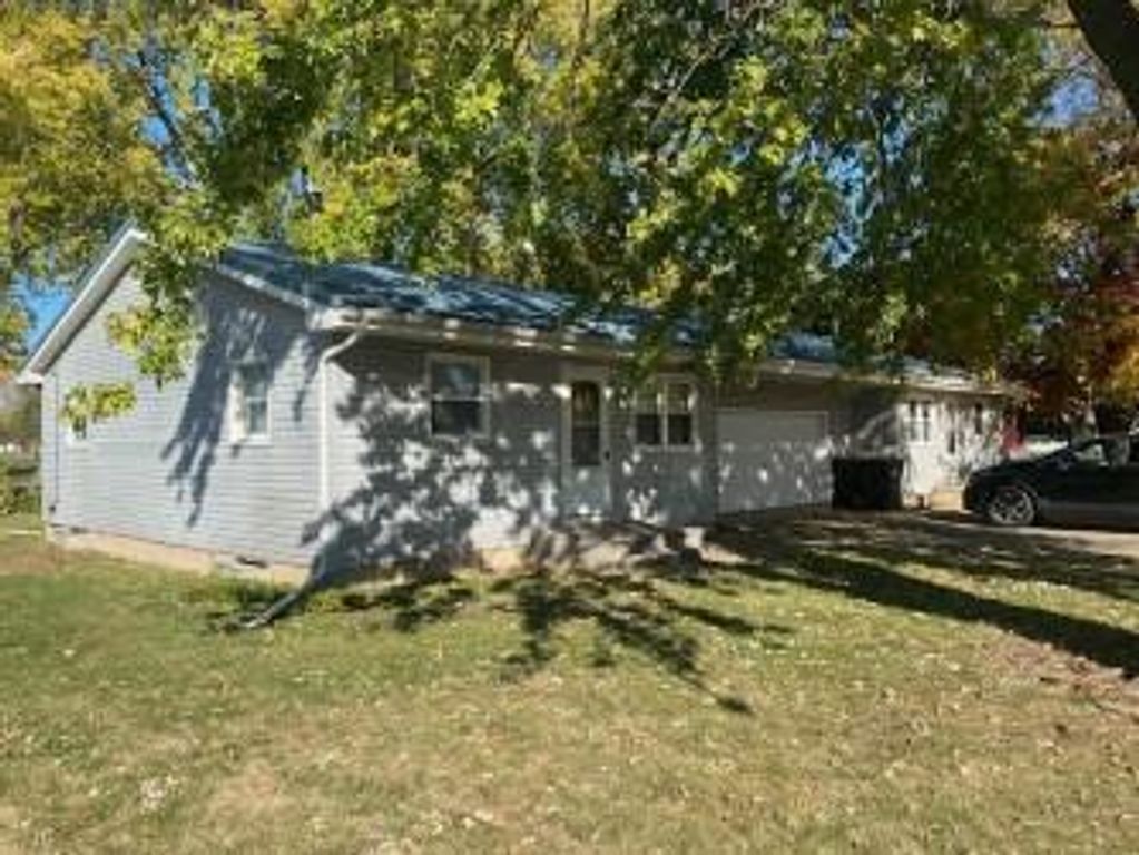 1873-1875 E Post Road, Beloit, WI 53511