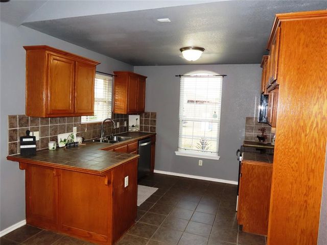 304 SW 44th Street, Moore, OK 73160