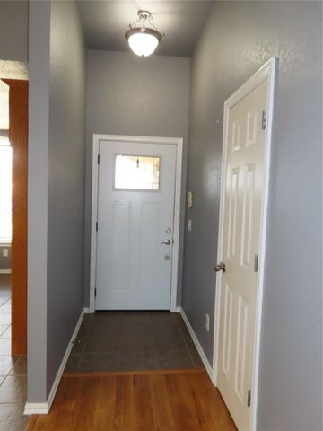 304 SW 44th Street, Moore, OK 73160