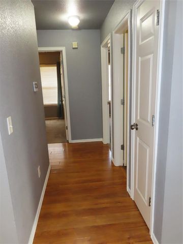 304 SW 44th Street, Moore, OK 73160