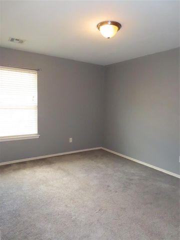 304 SW 44th Street, Moore, OK 73160