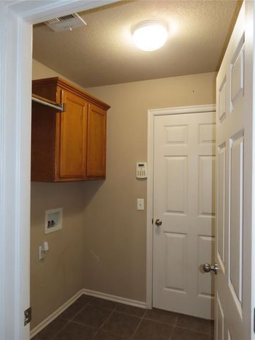 304 SW 44th Street, Moore, OK 73160