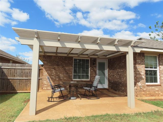 304 SW 44th Street, Moore, OK 73160