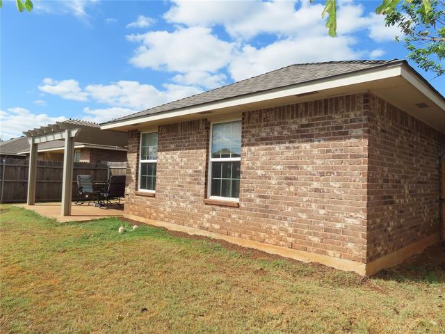 304 SW 44th Street, Moore, OK 73160