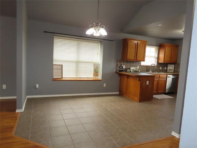 304 SW 44th Street, Moore, OK 73160