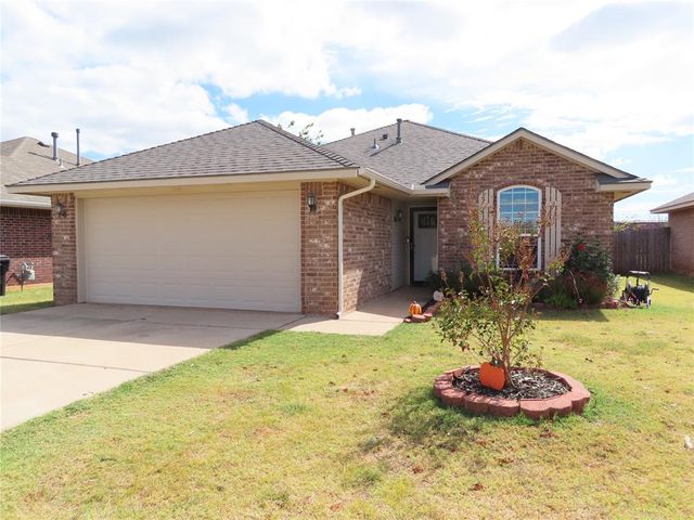 304 SW 44th Street, Moore, OK 73160