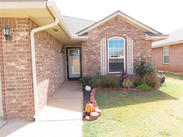 304 SW 44th Street, Moore, OK 73160