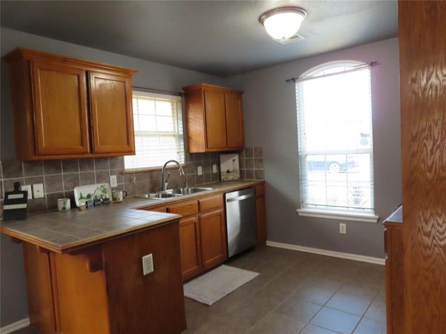 304 SW 44th Street, Moore, OK 73160