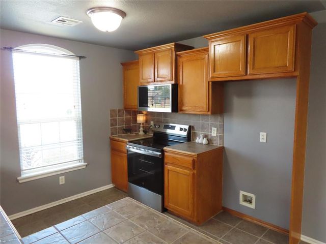 304 SW 44th Street, Moore, OK 73160