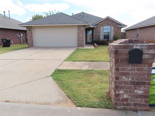 304 SW 44th Street, Moore, OK 73160