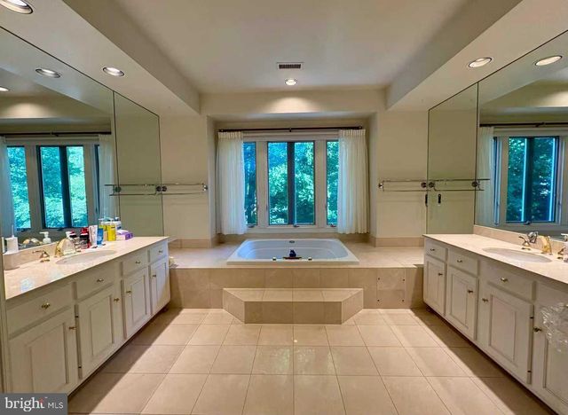 8003 COBBLE CREEK CIR, Potomac, MD 20854