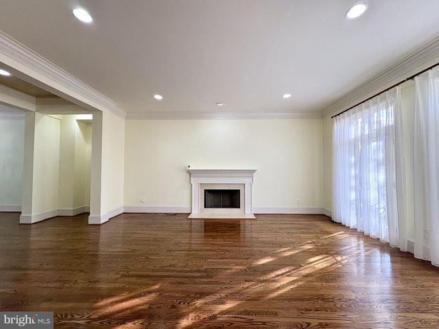 8003 COBBLE CREEK CIR, Potomac, MD 20854