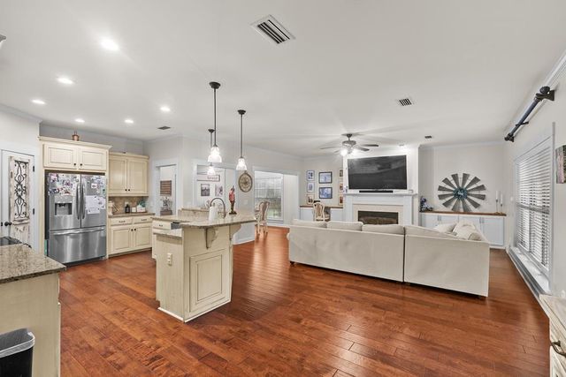 221 Prestwick, Dothan, AL 36305