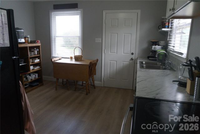 2851 Burbank Drive, Charlotte, NC 28216