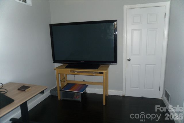 2851 Burbank Drive, Charlotte, NC 28216