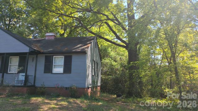 2851 Burbank Drive, Charlotte, NC 28216