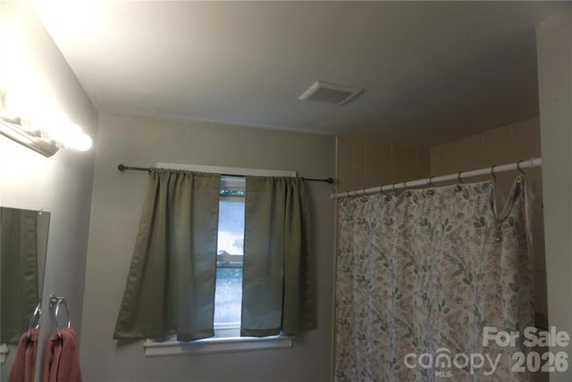 2851 Burbank Drive, Charlotte, NC 28216