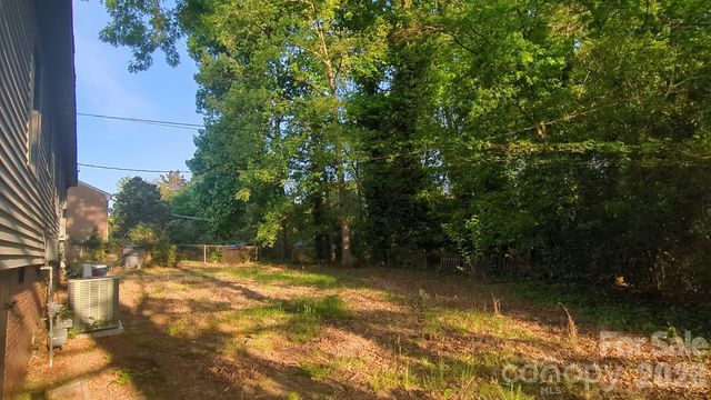 2851 Burbank Drive, Charlotte, NC 28216