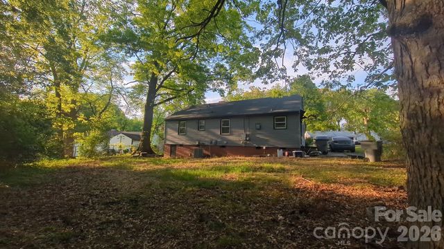 2851 Burbank Drive, Charlotte, NC 28216