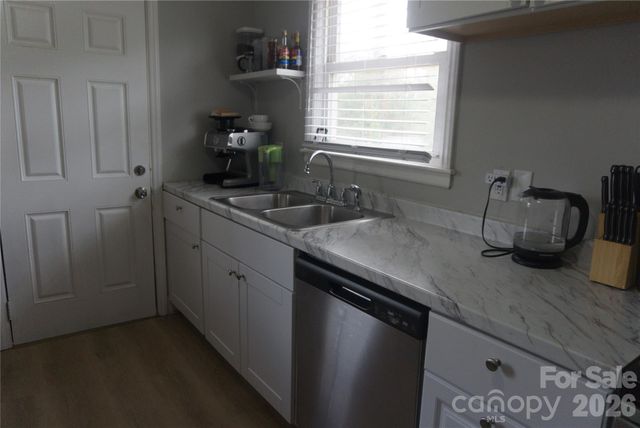 2851 Burbank Drive, Charlotte, NC 28216