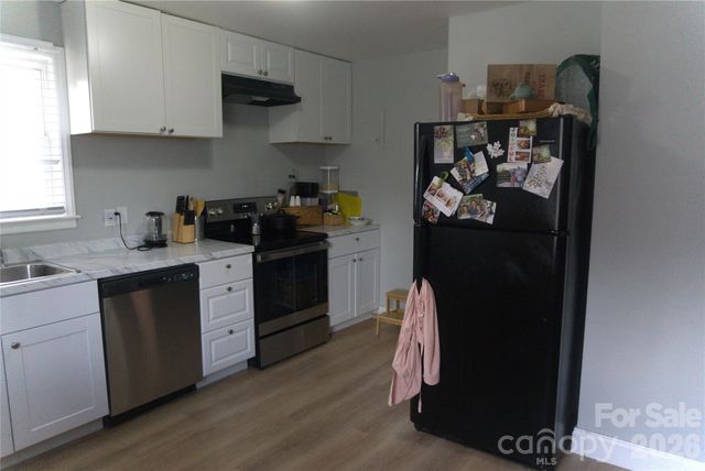 2851 Burbank Drive, Charlotte, NC 28216