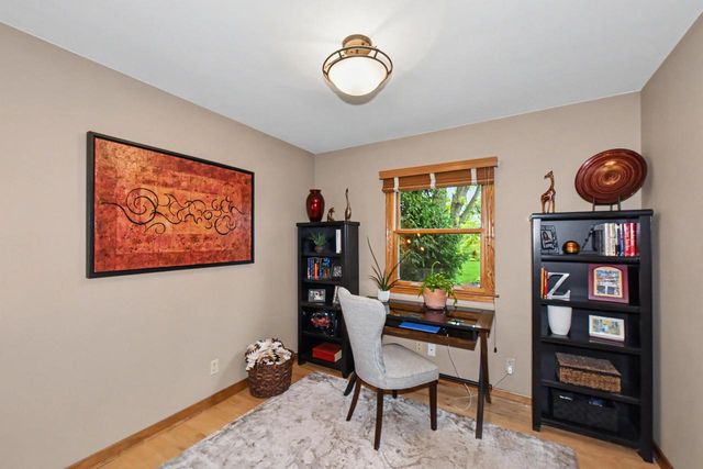 3250 W Rochelle AVENUE, Glendale, WI 53209